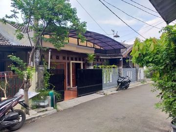 Dijual Murah Rumah Dengan Tanah Luas Di Wisma Asri.