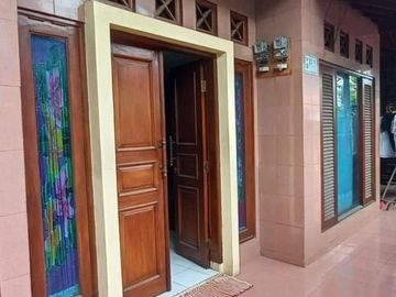 Dijual Murah Rumah Dengan Tanah Luas Di Wisma Asri.