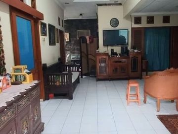 Dijual Murah Rumah Dengan Tanah Luas Di Wisma Asri.