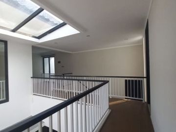 Kebayoran Symphony, Dijual Rumah Hits Bintaro Design Modern SC-8109