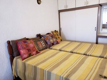 SE VENDE MONOAMBIENTE AL FRENTE CON BALCON A UNA CUADRA DE LA PLAYA
