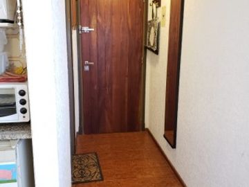 SE VENDE MONOAMBIENTE AL FRENTE CON BALCON A UNA CUADRA DE LA PLAYA
