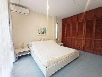 Di Jual Rumah Asri Luas 8 Kamar Lokasi Strategis di Ciumbuleuit Bandung