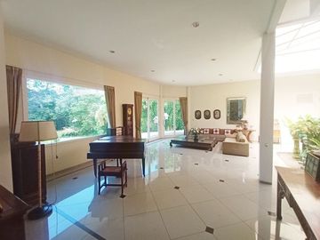 Di Jual Rumah Asri Luas 8 Kamar Lokasi Strategis di Ciumbuleuit Bandung