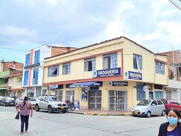 casa-local en venta en alameda. Cod V13884