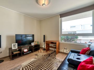 OPORTUNIDAD!!!! Impecable Triplex orientación norte, con azotea