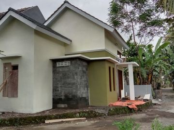 RUMAH MURAH DI SELOMARTANI HARGA DI BAWAH PASARAN