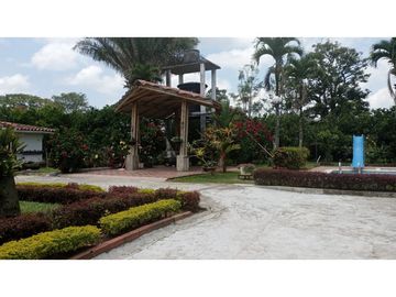 SE VENDE FINCA EN PUEBLO TAPAO