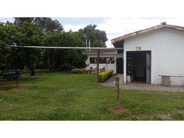 SE VENDE FINCA EN PUEBLO TAPAO