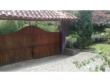 SE VENDE FINCA EN PUEBLO TAPAO