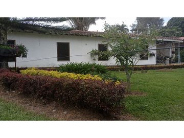 SE VENDE FINCA EN PUEBLO TAPAO