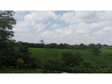 SE VENDE FINCA EN PUEBLO TAPAO