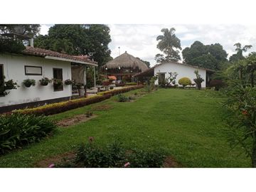 SE VENDE FINCA EN PUEBLO TAPAO