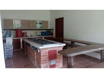 SE VENDE FINCA EN PUEBLO TAPAO