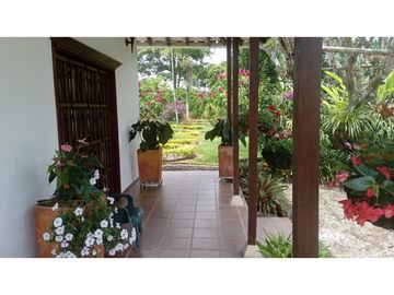 SE VENDE FINCA EN PUEBLO TAPAO