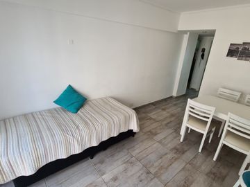 Venta - Departamento dos ambientes con balcón saliente - Falucho 2027 - Plaza Colon
