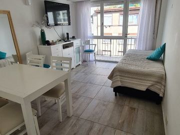 Venta - Departamento dos ambientes con balcón saliente - Falucho 2027 - Plaza Colon