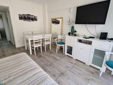 Venta - Departamento dos ambientes con balcón saliente - Falucho 2027 - Plaza Colon
