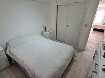 Venta - Departamento dos ambientes con balcón saliente - Falucho 2027 - Plaza Colon