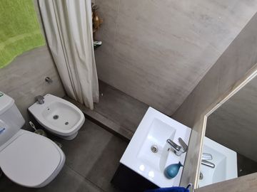 Venta - Departamento dos ambientes con balcón saliente - Falucho 2027 - Plaza Colon