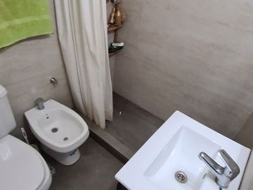 Venta - Departamento dos ambientes con balcón saliente - Falucho 2027 - Plaza Colon