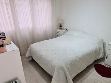 Venta - Departamento dos ambientes con balcón saliente - Falucho 2027 - Plaza Colon
