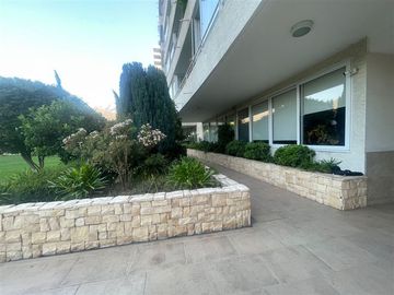 Departamento en venta .Oriente. Luminosos. Lo Barnechea