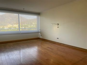 Departamento en venta .Oriente. Luminosos. Lo Barnechea