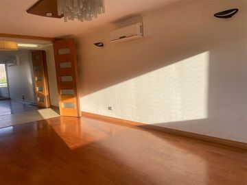 Departamento en venta .Oriente. Luminosos. Lo Barnechea