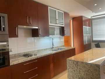 Departamento en venta .Oriente. Luminosos. Lo Barnechea