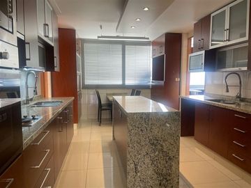 Departamento en venta .Oriente. Luminosos. Lo Barnechea