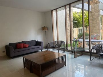 Departamento en venta .Oriente. Luminosos. Lo Barnechea