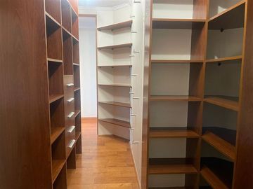 Departamento en venta .Oriente. Luminosos. Lo Barnechea