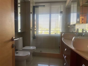 Departamento en venta .Oriente. Luminosos. Lo Barnechea