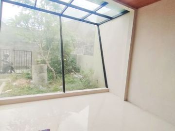 Rumah baru siap huni 2 lantai dikawasan premium daerah nologaten