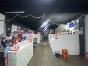 EDIFICIO COMERCIAL DE TRES NIVELES EN VENTA