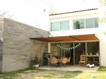 OPORTUNIDAD CASA VENTA DE 2 LOTES A PRECIO DE 1. JARDIN REAL COTO 6