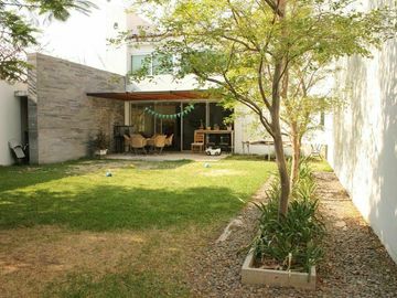 OPORTUNIDAD CASA VENTA DE 2 LOTES A PRECIO DE 1. JARDIN REAL COTO 6