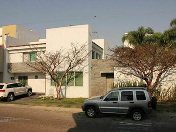 OPORTUNIDAD CASA VENTA DE 2 LOTES A PRECIO DE 1. JARDIN REAL COTO 6