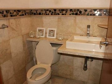 OPORTUNIDAD CASA VENTA DE 2 LOTES A PRECIO DE 1. JARDIN REAL COTO 6