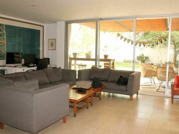 OPORTUNIDAD CASA VENTA DE 2 LOTES A PRECIO DE 1. JARDIN REAL COTO 6