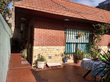 Venta de PH 3 ambientes planta baja con patio y terraza La tablada
