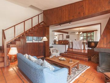 Hermosa casa compra o alquiler de 4 dormitorios con barbacoa techada en amplio patio con vista al mar en Pinares, Punta del Este