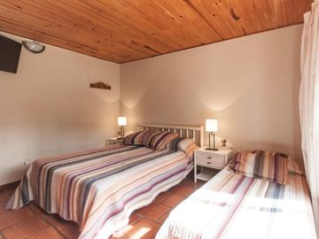 Hermosa casa compra o alquiler de 4 dormitorios con barbacoa techada en amplio patio con vista al mar en Pinares, Punta del Este