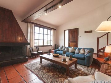 Hermosa casa compra o alquiler de 4 dormitorios con barbacoa techada en amplio patio con vista al mar en Pinares, Punta del Este