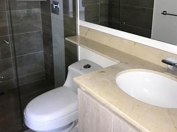 apartamento en arriendo en la castellana. Cod A76081