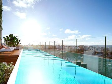 Práctico apartamento de 2 dormitorios, 2 baños y terraza en Punta Carretas, Montevideo