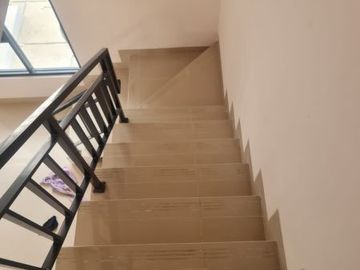 BONUS Balkon dan Teras Depan Buat Bersantai Rumah Modern di Ciwastra Bandung Timur