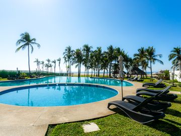 Casa en Venta en Acapulco, Barra Vieja, Alberca, con Club de Playa, 3Rec