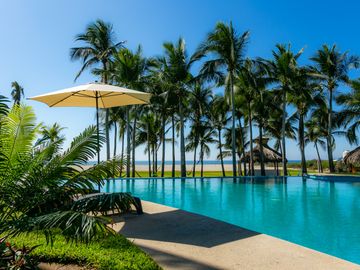 Casa en Venta en Acapulco, Barra Vieja, Alberca, con Club de Playa, 3Rec